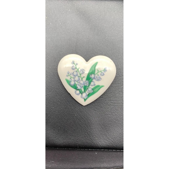 Avon Jewelry - Vintage Avon Lily Of The Valley Heart Brooch Pin May Birthday Flower Bouquet